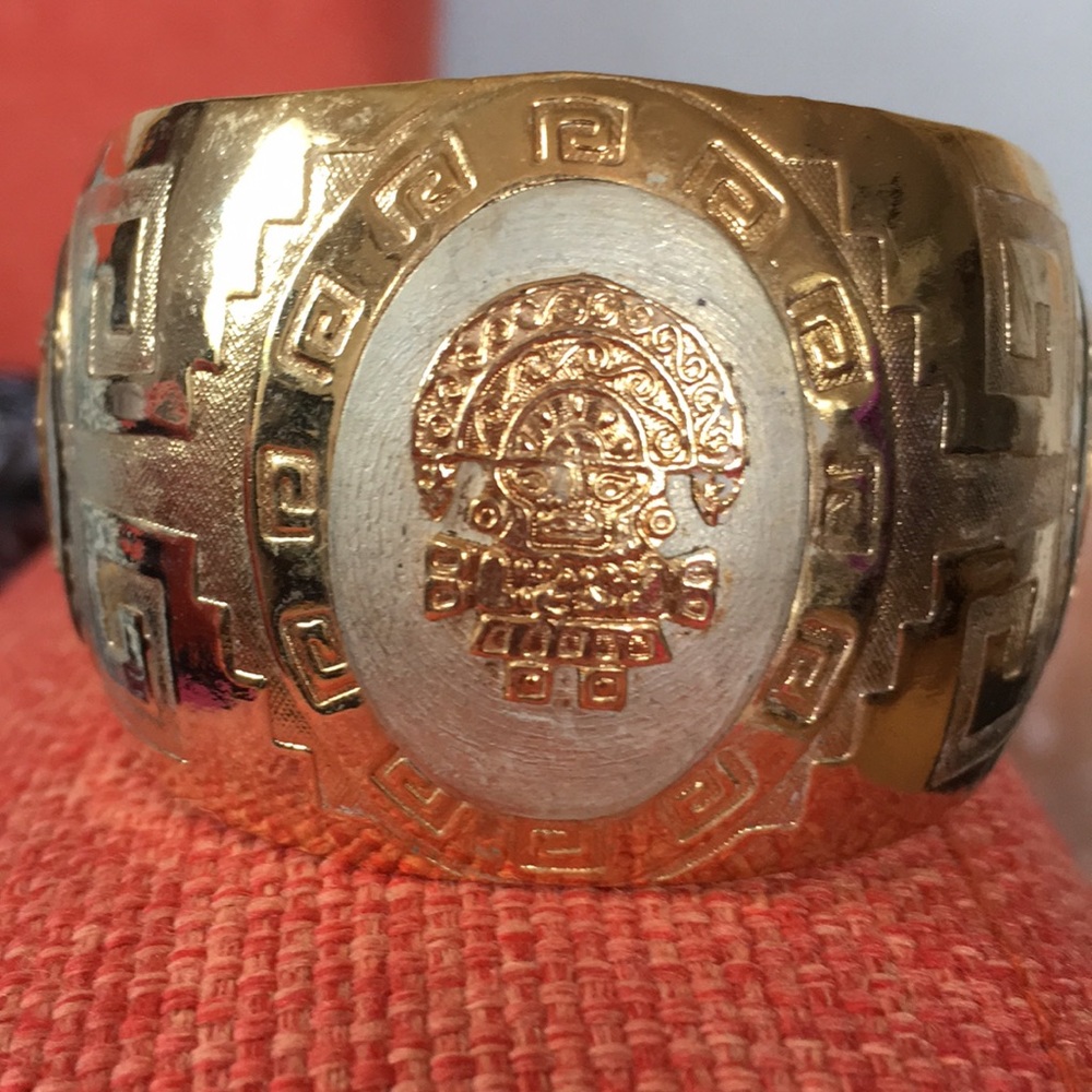Gold bracelet- cute light weight and cute!